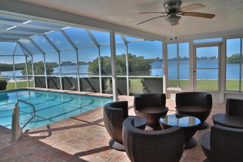 Oceanfront home with sunset views of Sarasota Bay and heated pool in Sarasota, USA