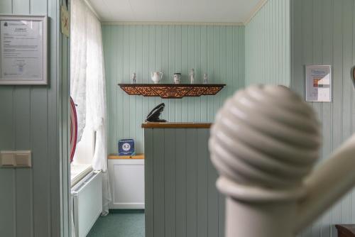 Guesthouse Ísafjördur - Gamla - image 2