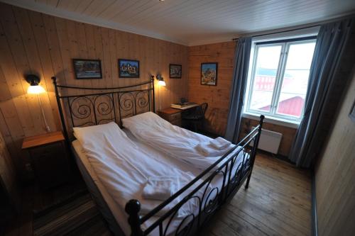 Reine Rorbuer - by Classic Norway Hotels - image 10