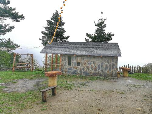 Heshkili huts Svaneti