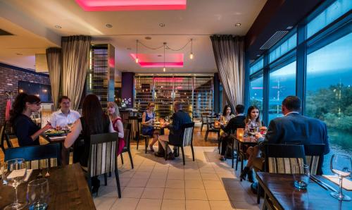 Absolute Hotel Limerick - image 6