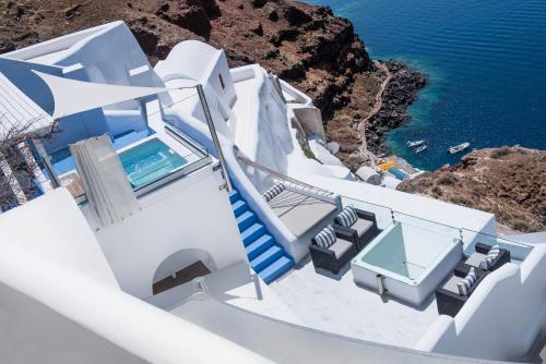 Villa with Private Outdoor Heated Pool and Caldera View image 9