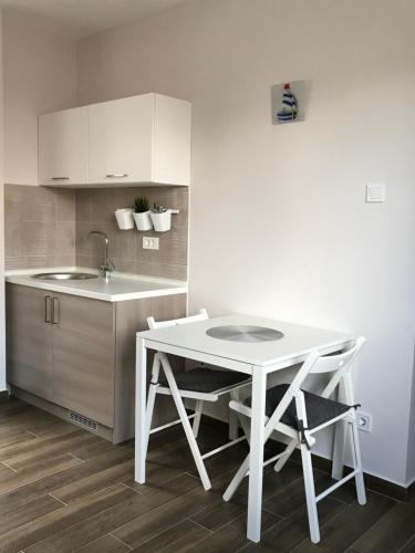 Apartments Maestral - main image