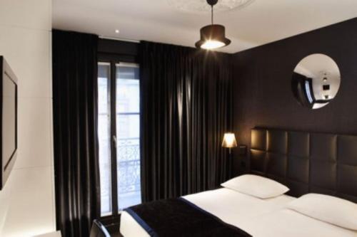 First Hotel Paris Tour Eiffel - image 4