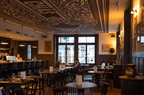 餐廳, 埃曼塔酒店 (Hotel Emmental) in 圖恩