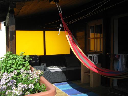 Haus am Dorfplatz in อุทเทนดอร์ฟ