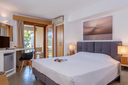Cape Kanapitsa Hotel & Suites - image 2