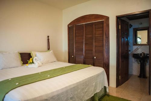 wallpapers Castle View Guest House Mandeville Contact Number clarridge view guesthouse in montego
