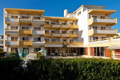 Trianta Hotel Apartments