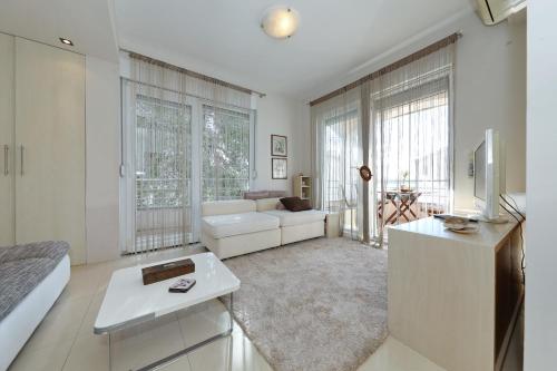  Apartments Sunny Home, Unterkunft in Kožino