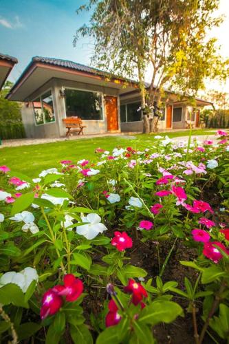 a garden filled with lots of plants next to a building, Villa De Bua Resort Nan in Nan