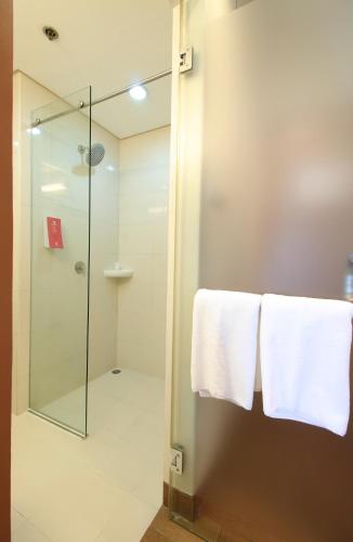 Bathroom, Red Planet Makati Avenue in Makati
