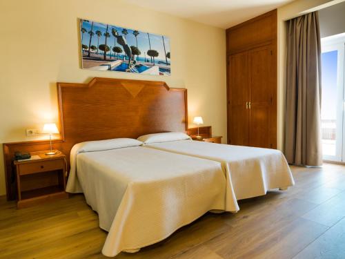 Hotel Monarque El Rodeo Stop at Hotel Monarque El Rodeo to discover the wonders of Marbella. The property has everything you need for a comfortable stay. 24-hour front desk, Wi-Fi in public areas, family room, car hire, rest
