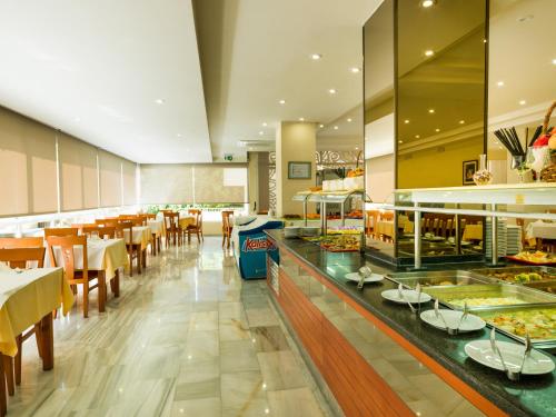 Hotel Monarque El Rodeo - image 7