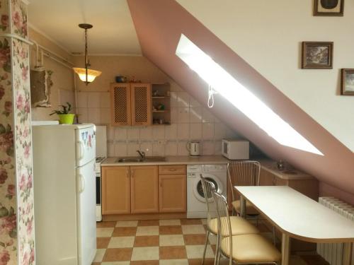 Leonard Apartment - image 5