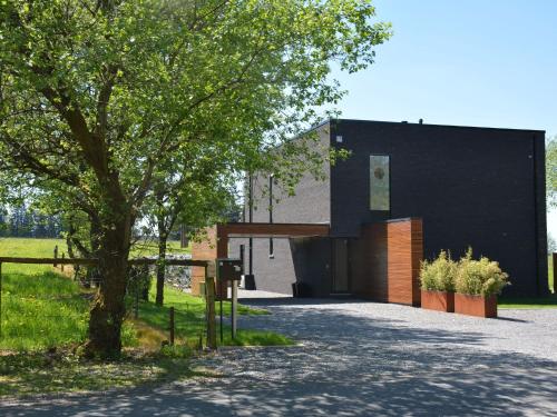 Luxurious Holiday Home in Jalhay with Sauna and Jacuzzi gîte à louer Courtil-Piette
