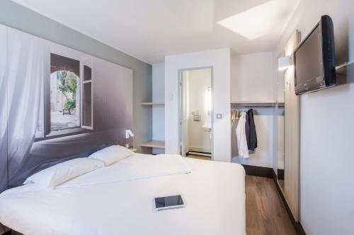 B&B hotel Villeneuve Loubet Plage Stop at B&B hôtel Villeneuve Loubet Plage to discover the wonders of Cagnes-sur-Mer. Featuring a satisfying list of amenities, guests will find their stay at the property a comfortable one. Service-m