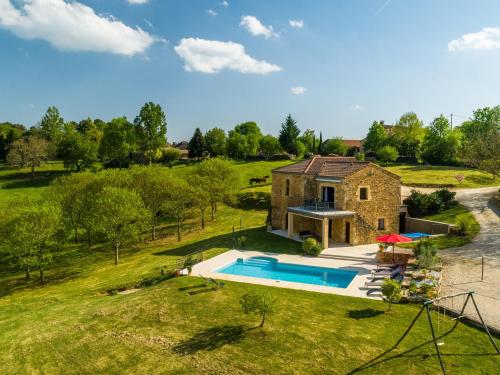 Peaceful holiday home with pool gîte à louer Cabirat