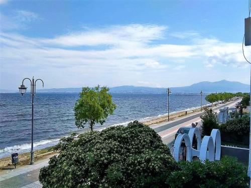  Deep Blue, Ferienwohnung in Skála Neón Epivatón