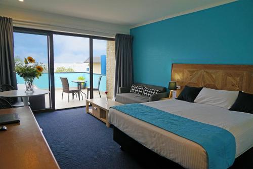 Mariners on the Waterfront Room Type - Executive Queen Spa Room with Water View