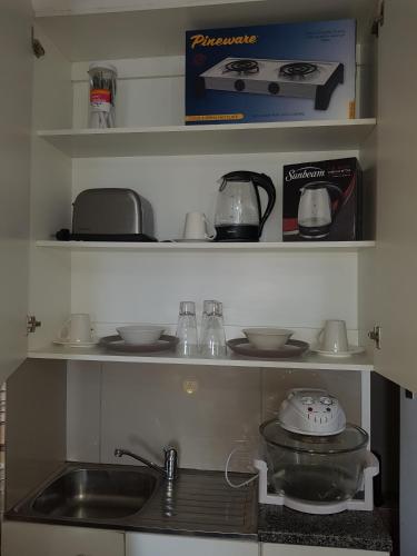 Kitchen, RJs Guesthouse in Newlands West