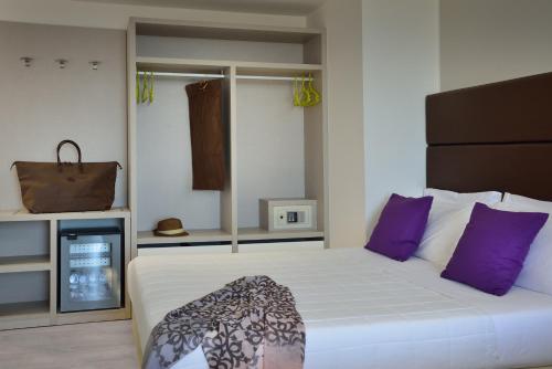 3 twin beds