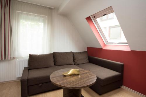 1 king bed, 1 sofa bed