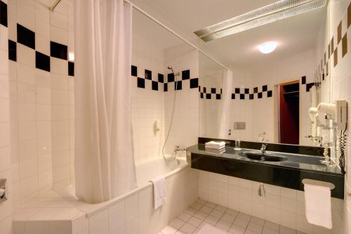 Theatrino Hotel - image 4