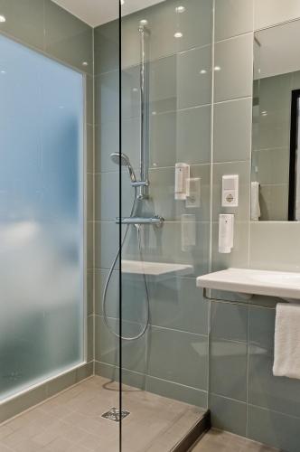 Super 8 by Wyndham Munich City West - image 8