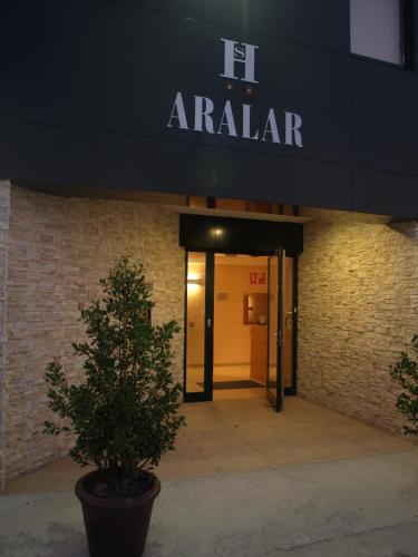 . Hostal Aralar