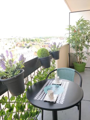 Балкон, Le Parisien T1Antony-Berny by Beds4Wanderlust - 35m2 avec Balcon - Aeroport Orly 5miles - Train Stat in Антоні