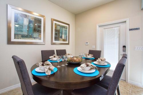 Windsor-5 Bed Townhouse w/splashpool-3804WW - main image