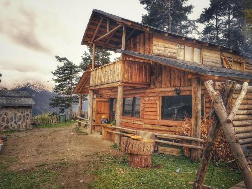 Heshkili huts Svaneti