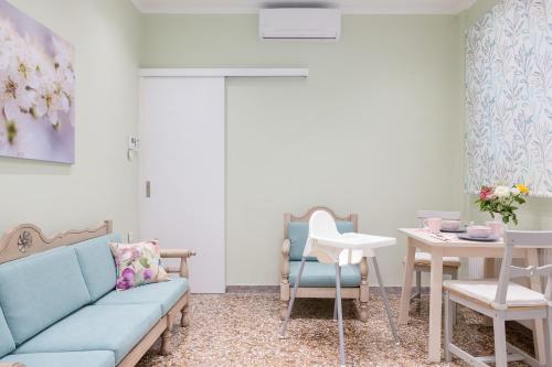 Grandma's Chic & Bright Athenian home with a Patio, Atény (fotografie 6)