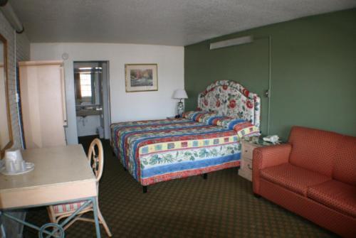 Budget Inn - Charlotte Stop at Budget Inn Charlotte Interstate Road to discover the wonders of Charlotte (NC). The hotel offers a wide range of amenities and perks to ensure you have a great time. All the necessary faciliti