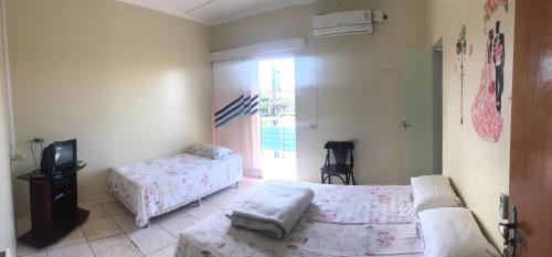 1 double bed, 1 twin bed
