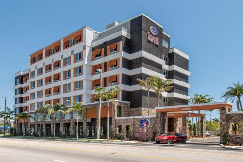 Comfort Suites Fort Lauderdale Airport & Cruise Port - image 2