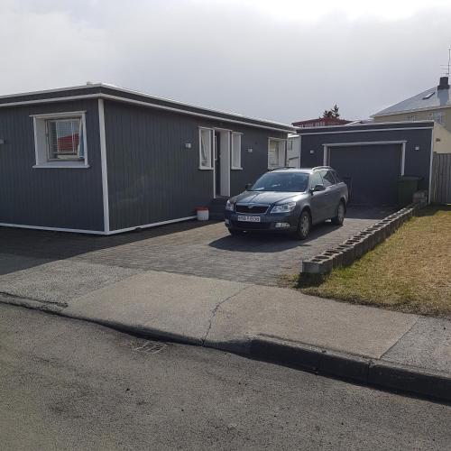 Hólavegur 6 (Holavegur 6) in Saudarkrokur