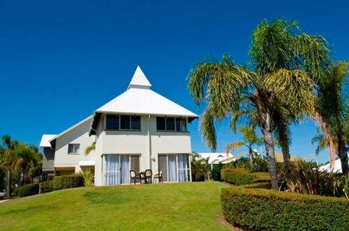 Exterior view, Mercure Bunbury Sanctuary Golf Resort in Bunbury
