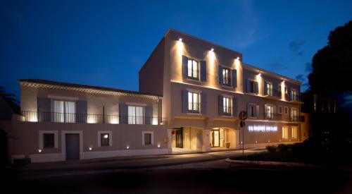 Location g�te, chambres d'hotes La Bastide Du Port - H&ocirc;tel de Charme dans le d�partement Var 83