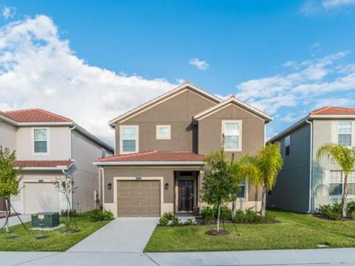 Majesty Palm Road 9004