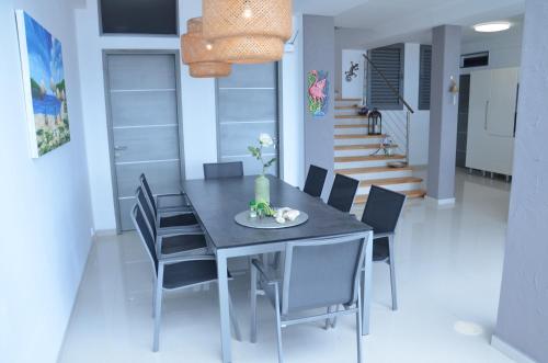 Instalaciones, Group & Family House Galant Curacao in Willibrordus