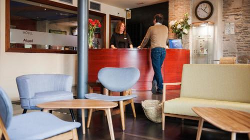 Front desk [24-hour]