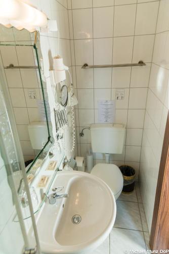 Double Room image 6