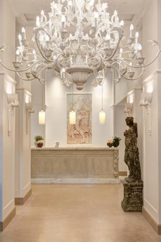 Front desk [24-hour]