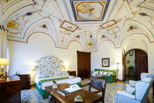 Suite with Frescoes Ceiling and Sea View