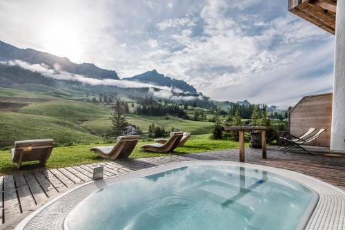 Apartment with Mountain View