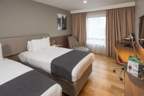 Holiday Inn London West an IHG Hotel - image 3