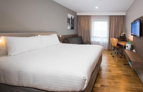 Holiday Inn London West, an IHG Hotel