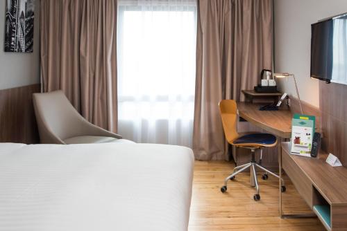 Holiday Inn London West an IHG Hotel - main image